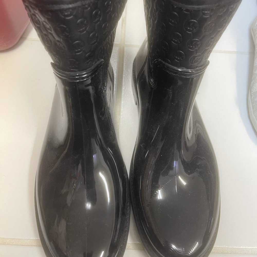 Michael kors rain boots